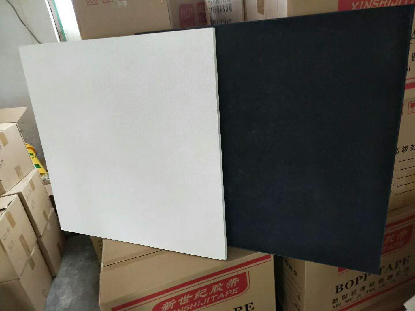 玻纖天花板黑白兩色.jpg